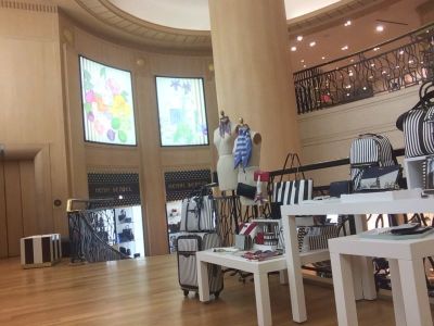 ヘンリベンデル店内