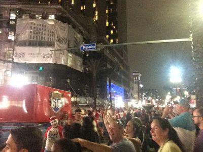 陽気な街頭の人たち