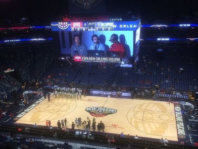 コート上のスクリーン