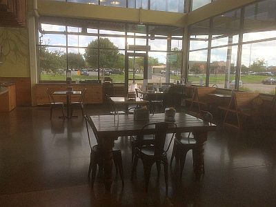 ホールフーズの食べ物コーナー