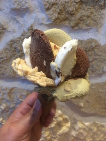 お花の形のアイスクリーム