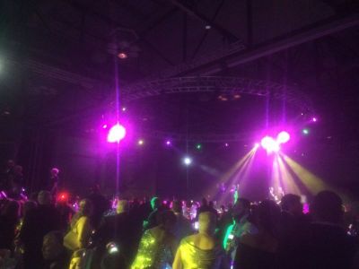 スポットライトにステージ