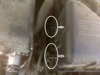 カバーの取り外しするためのヒンジ