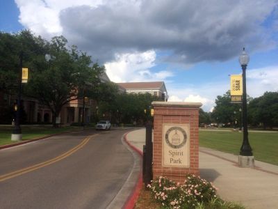 フットボールスタジアム裏