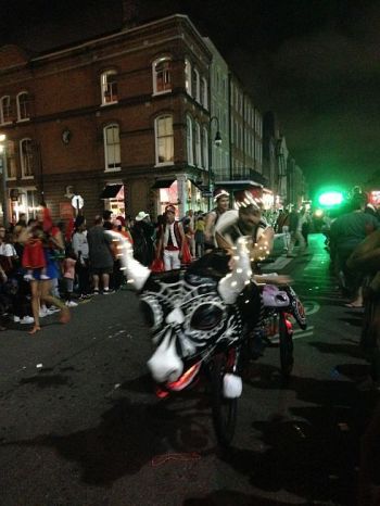 ハロウィーンパレードの絵