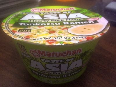 カップ麺横から