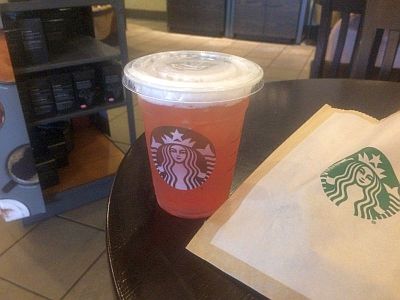 お茶とお菓子