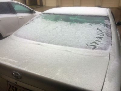 車に積もった雪