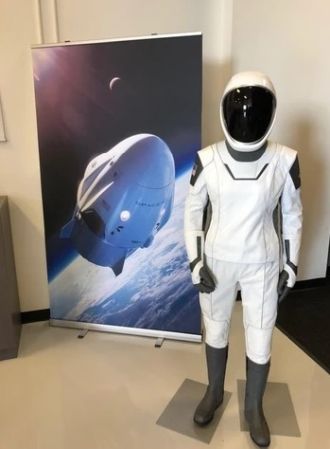 スペースXの宇宙服