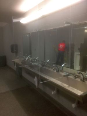 手洗い場のアクリル板