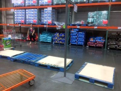 コストコの水はもぬけの殻