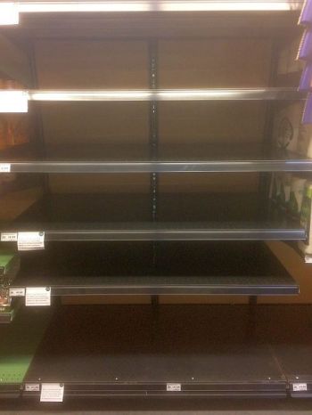 トイレットペーパーの棚